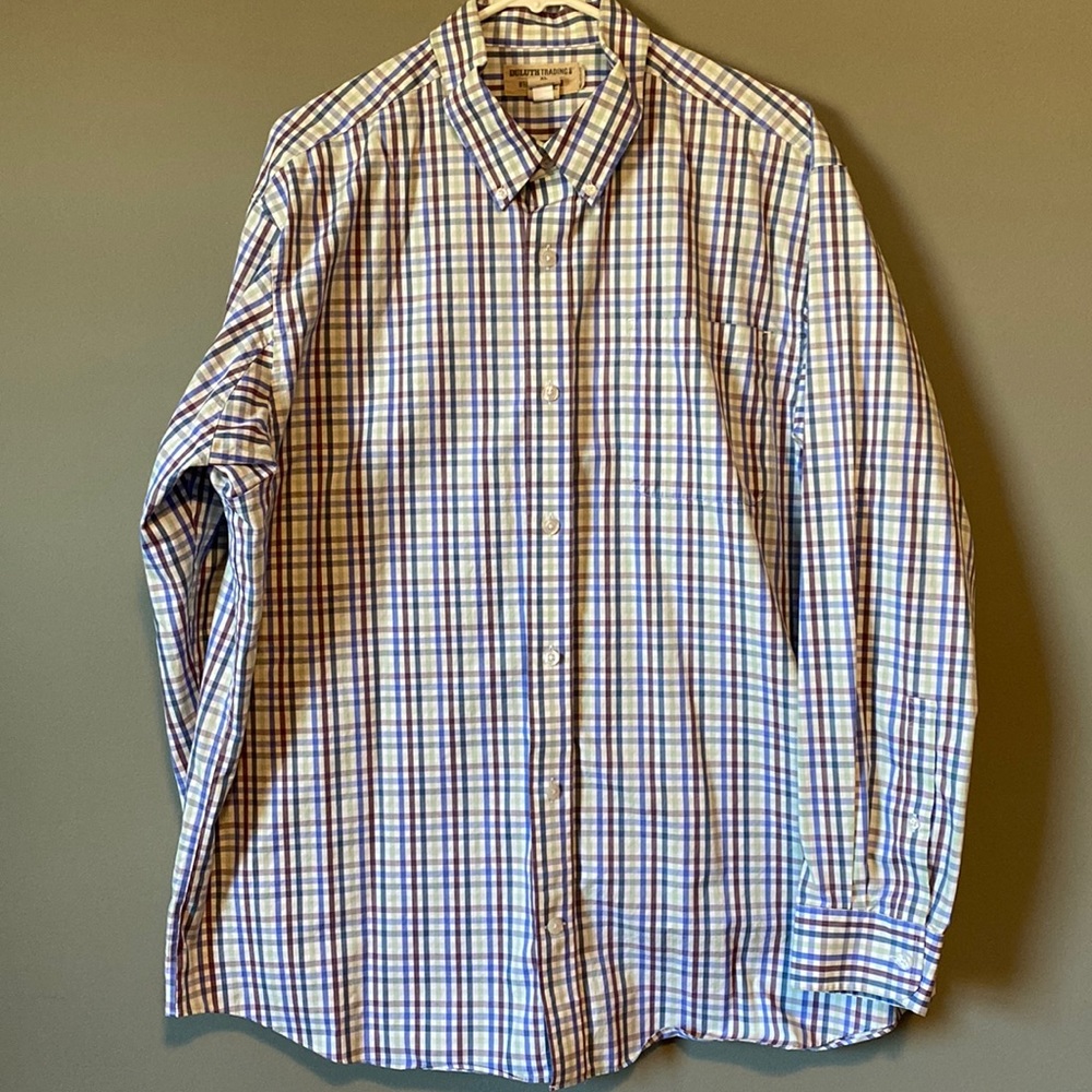 Duluth Trading Co men’s long sleeve button down wrinklefighter dress shirt